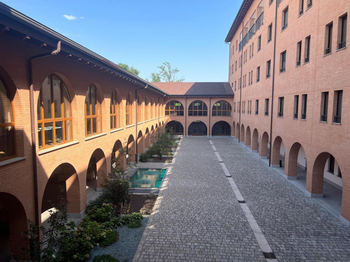 Corte Milano Hostel *